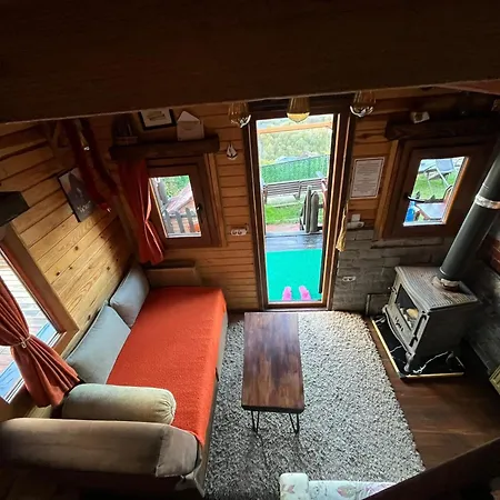 Turuncu Hobbit Evi Шале *