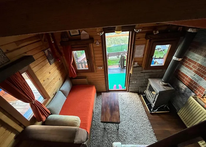 Orange Hobbit House Chalet *